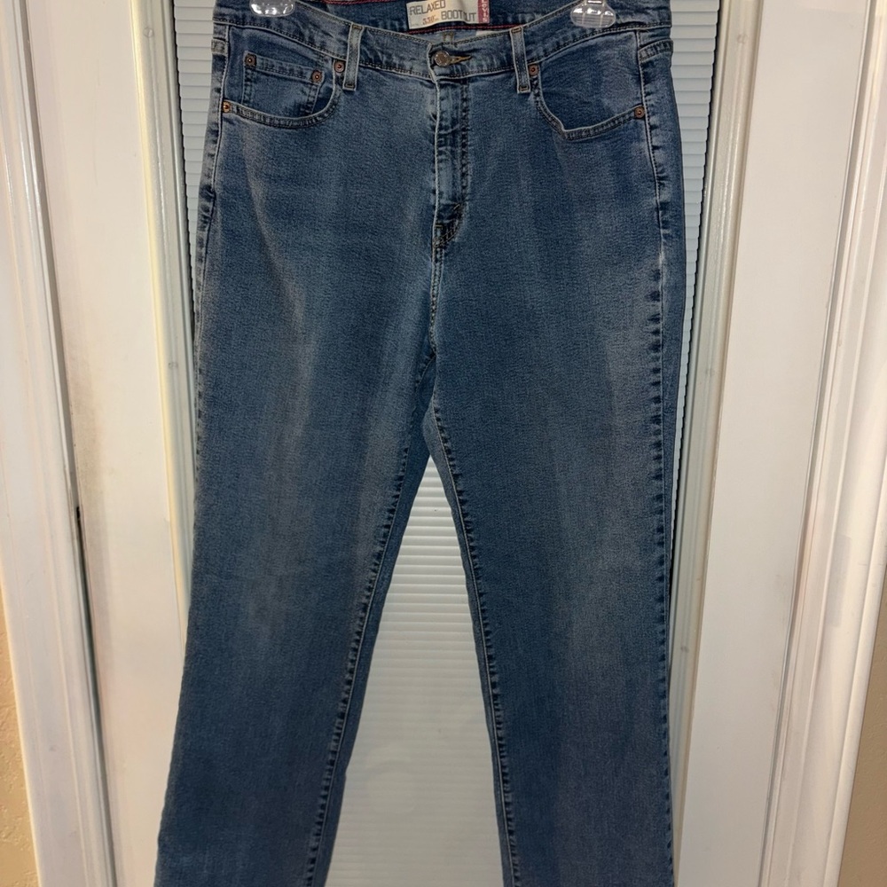 Levi's Women's Relaxed Boot Cut Jeans - 18M (style 550)
